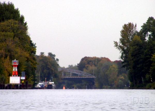 PA070018.JPG - ... mit der Freybrücke...